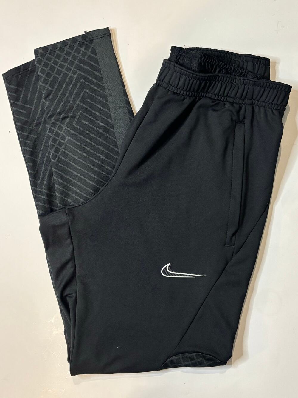 Nike Dri-FIT Training Pants Men’s Medium Black Pattern Athletic Joggers Slim